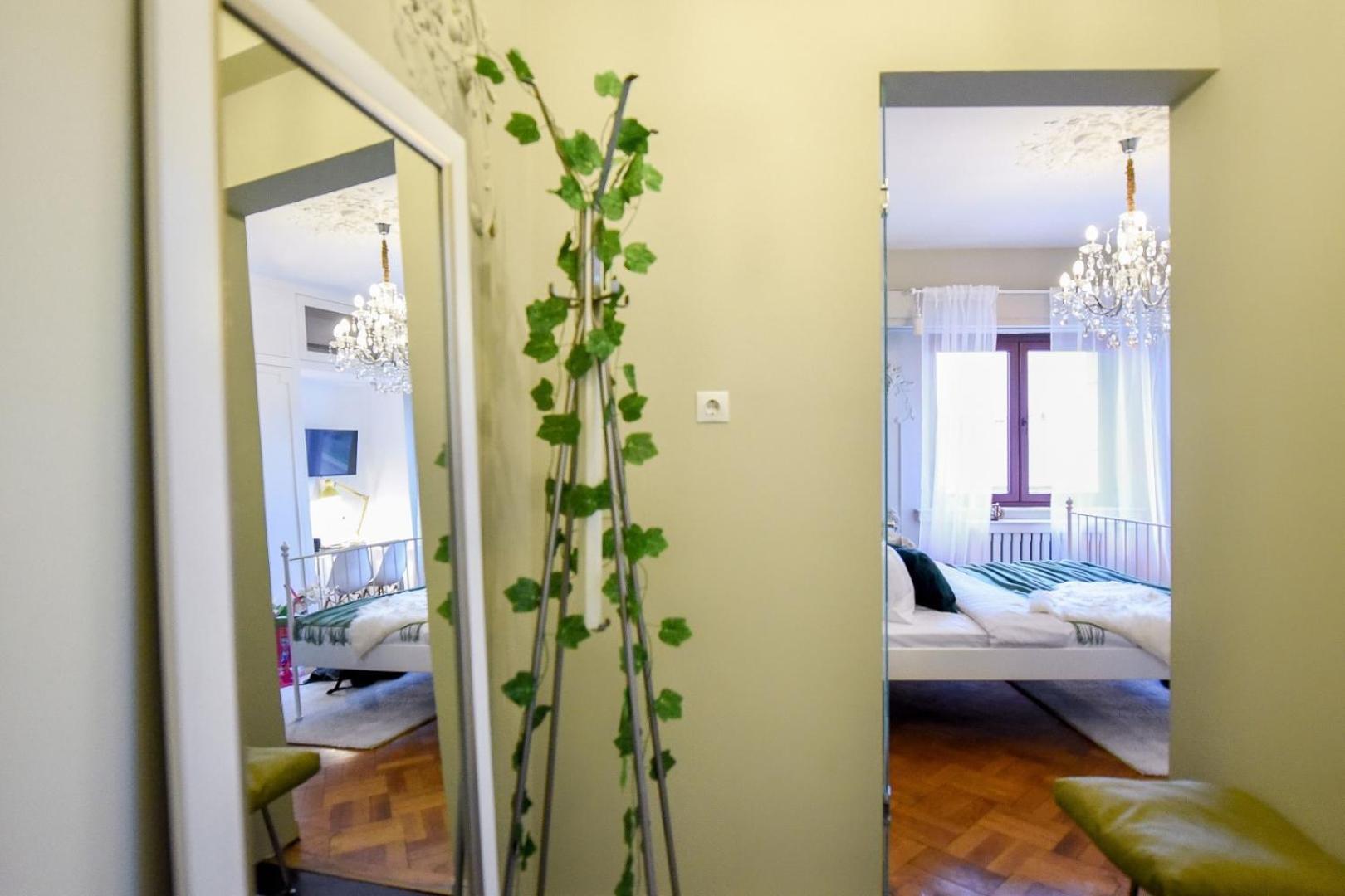 Cozy Studio Overlooking The Old Town بوخارست المظهر الخارجي الصورة